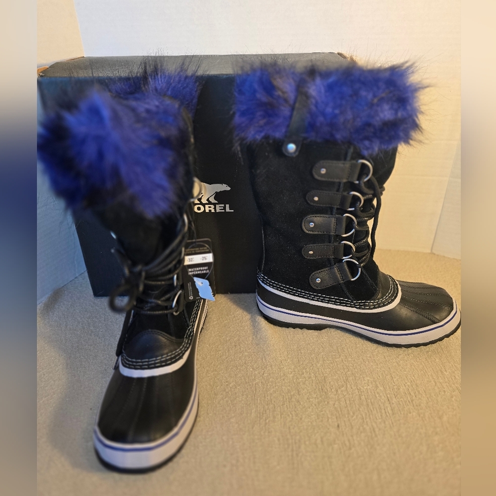 NIB Sorel Joan of Arctic Black Suede Boots with Blue Fur Trim size 9